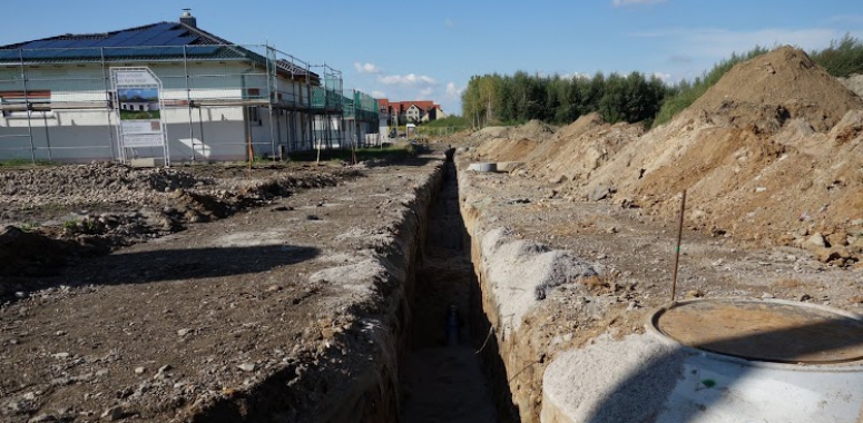in diesem Graben werden sie ruhen die Medien ,Wasser Abwasser, Strom und Gas